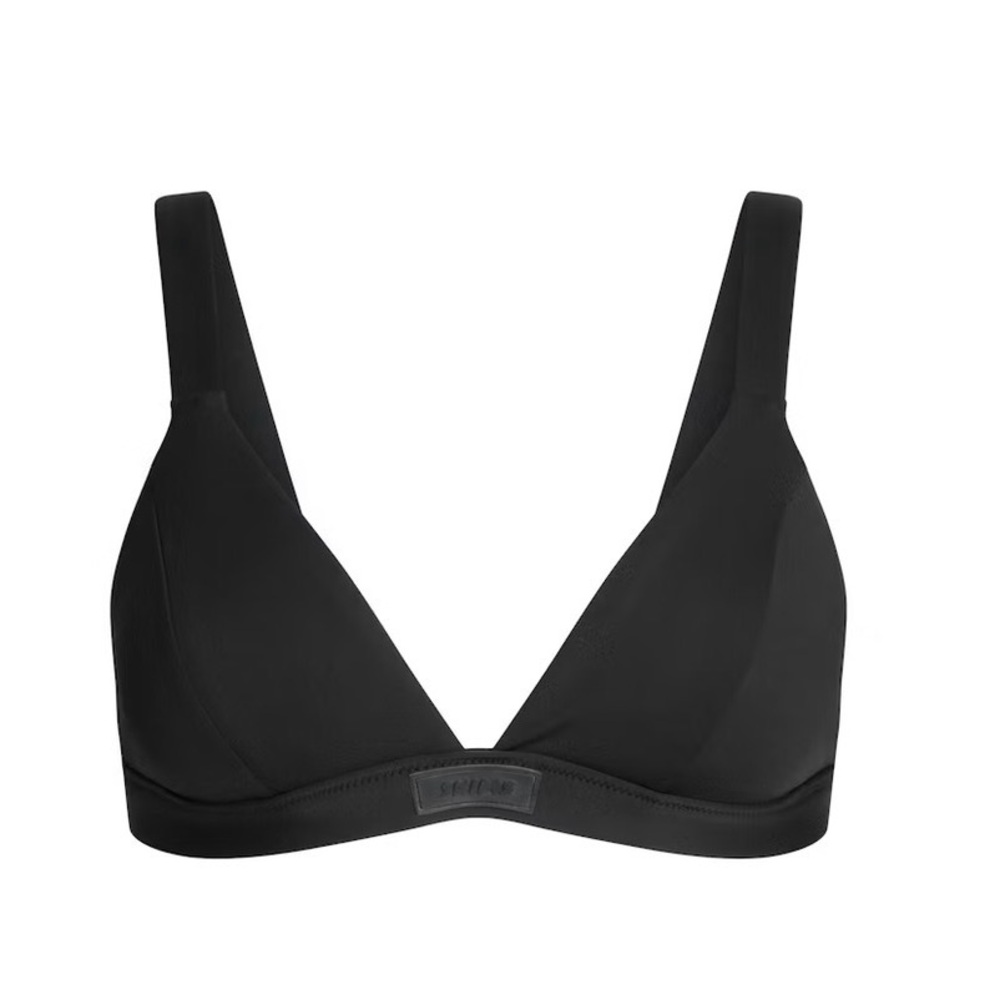 SKIMS SIGNATURE SWIM
FIXED TRIANGLE BIKINI TOP S